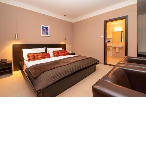 Aston Hotel