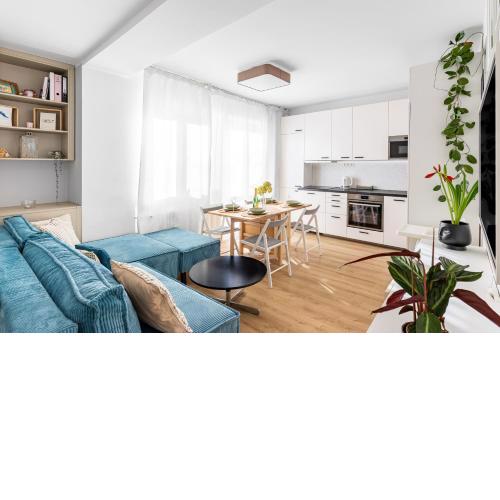 BNB Central Comfort Retreat with Balcony