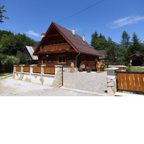 Dvojapartmánová drevenica Mýto