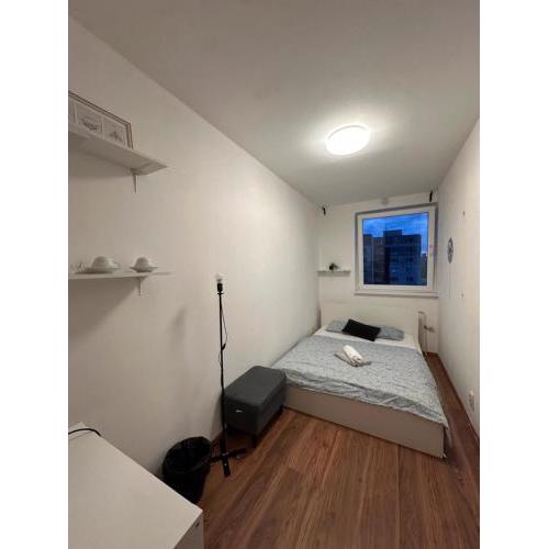 Room 1 km from center